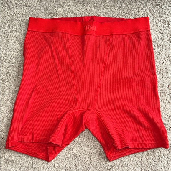 Red SKIMS Set - Picture 4 of 5